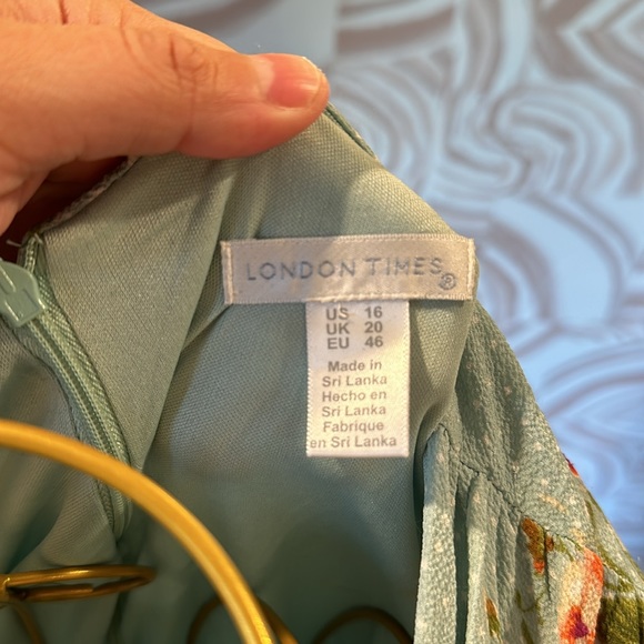 London Times seafoam green polka dot and floral v neck knee length dress size 16 - Picture 5 of 10